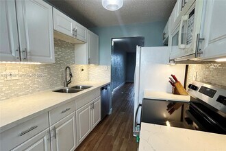 3121 NW 47th Terrace in Lauderdale Lakes, FL - Building Photo - Building Photo