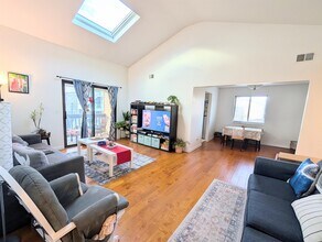 15 Green Valley Ct in Secaucus, NJ - Building Photo - Building Photo