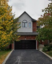25 Desert View Crescent in Richmond Hill, ON - Building Photo