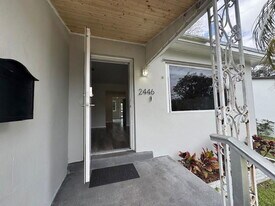 2446 Grant St in Hollywood, FL - Building Photo