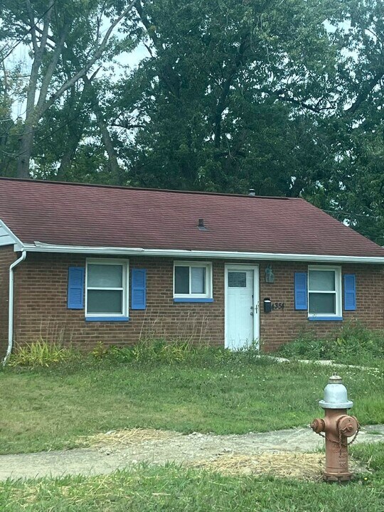 4354 E 175th St in Cleveland, OH - Foto de edificio