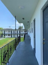 2300 Pierce St-Unit -Apt 18 in Hollywood, FL - Building Photo - Building Photo