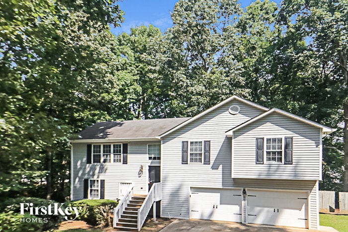 401 Bakers Bridge Cir in Douglasville, GA - Building Photo