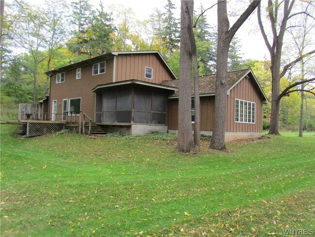 1028 E Main St in East Aurora, NY - Building Photo - Building Photo