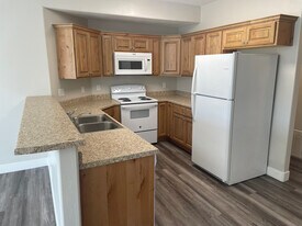 44 N Garden Park Dr in Orem, UT - Building Photo