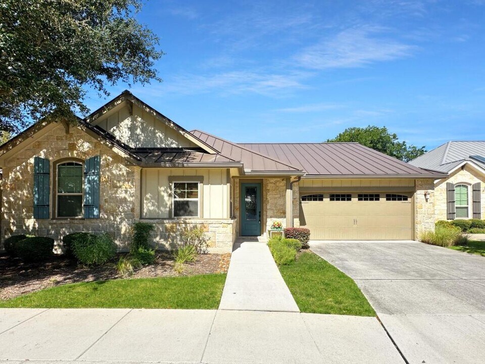 136 Village Park Dr in Boerne, TX - Foto de edificio