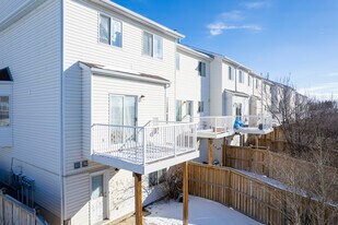 111 Citadel Ln NW in Calgary, AB - Building Photo