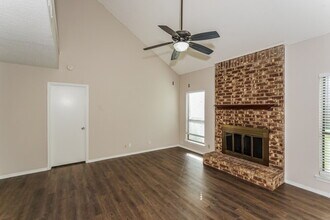 2200 Wembley Downs Dr in Arlington, TX - Building Photo - Building Photo