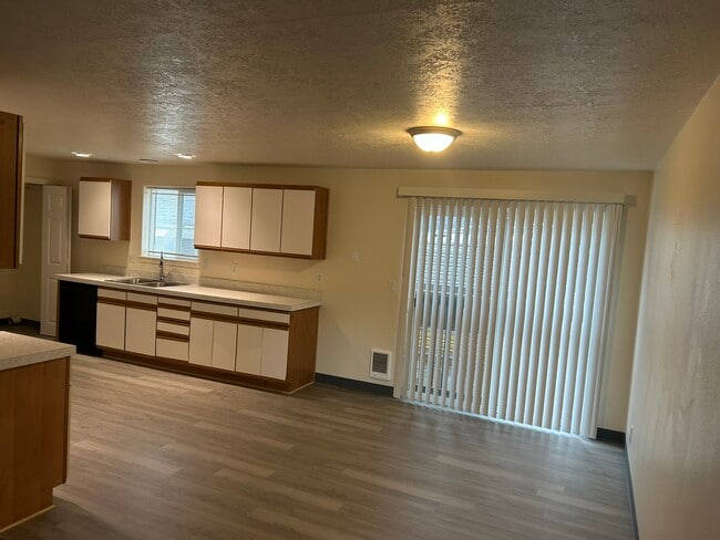 933 NW Cains Rd in Prineville, OR - Building Photo - Building Photo