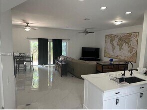 2945 SW 18th Terrace in Fort Lauderdale, FL - Building Photo - Building Photo