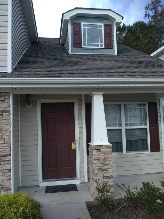 4204 Arbor Green Way in New Bern, NC - Building Photo