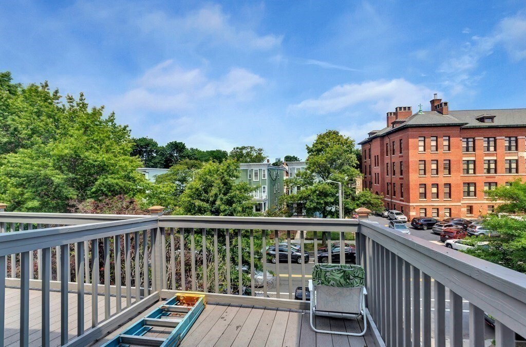 777 Columbia Rd, Unit 2 in Boston, MA - Foto de edificio