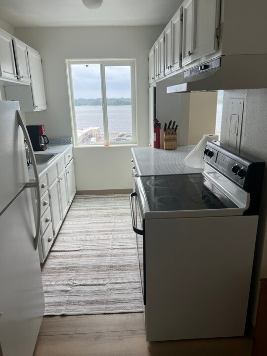 2415 Hemlock St in Ketchikan, AK - Building Photo