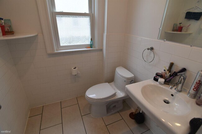80 Wallingford Rd, Unit 1 in Boston, MA - Building Photo - Building Photo
