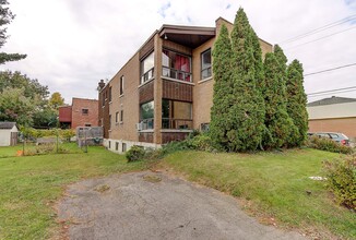 3352-3354 Windsor Rue in Longueuil, QC - Building Photo - Building Photo