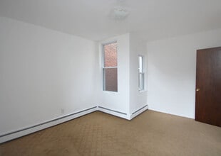 321 S Trenton Ave, Unit 4 in Pittsburgh, PA - Foto de edificio - Building Photo