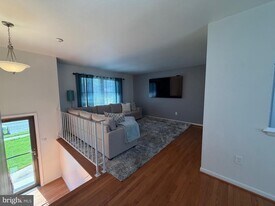 18 Jameson Ln in Pikesville, MD - Building Photo