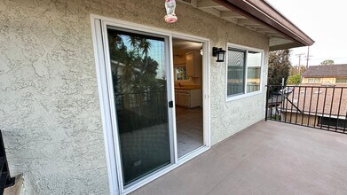 120 Lisa Ln in Costa Mesa, CA - Building Photo - Building Photo