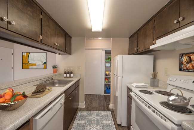 Fulton Oaks Apartments in Sacramento, CA - Building Photo - Building Photo