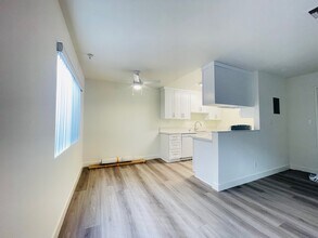 112 S St Andrews Pl, Unit 4 in Los Angeles, CA - Building Photo - Building Photo