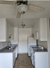447 W Elk Ave in Glendale, CA - Building Photo - Building Photo