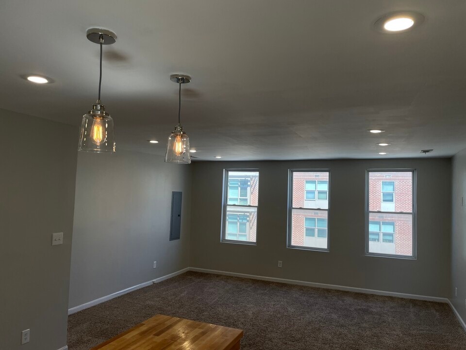 1017 W Baltimore St, Unit B Photo