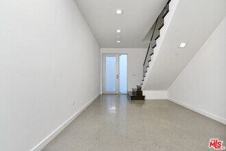 11610 Ohio Ave in Los Angeles, CA - Building Photo - Building Photo