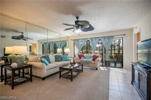 5741 Deauville Cir in Naples, FL - Building Photo