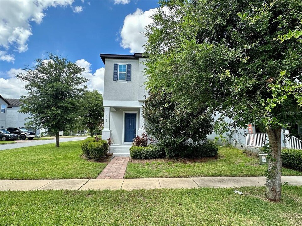 9362 Tyrella Pine Trail in Winter Garden, FL - Building Photo