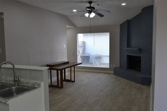 9130 Autumn Harvest Dr in Houston, TX - Building Photo - Building Photo