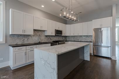 562 W 18th St in Chicago, IL - Building Photo - Building Photo