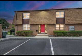 80 New Holland Village in Nanuet, NY - Building Photo - Building Photo