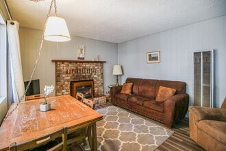 1100 Chautauqua in Cloudcroft, NM - Building Photo - Building Photo