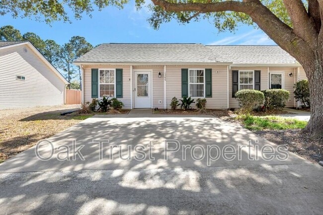 property at 1366 Pinnacle Ln