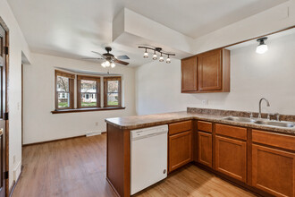 5247 N Mohawk Ave in Glendale, WI - Building Photo - Building Photo