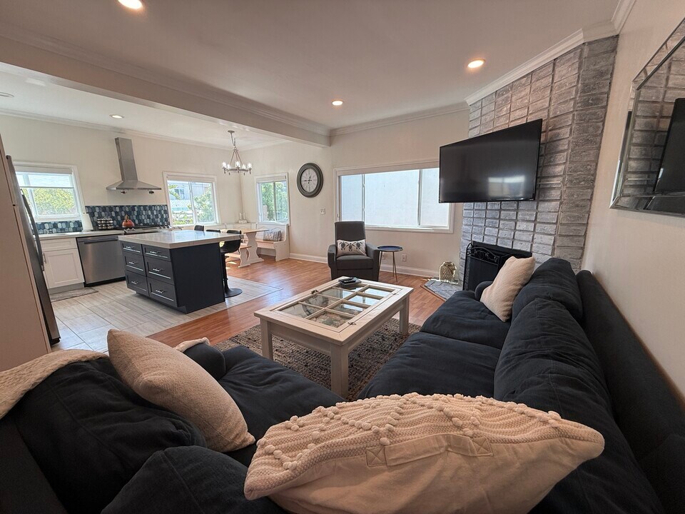 833 Bard St in Hermosa Beach, CA - Building Photo