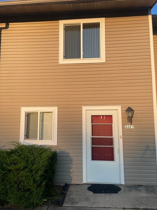 3321 Kimball Rd in Rockford, IL - Building Photo