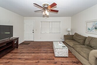 1842 Gippy Ln in Charleston, SC - Building Photo - Building Photo