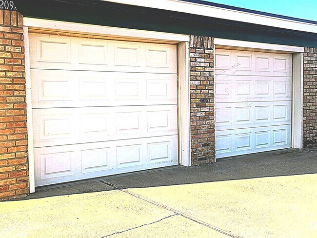 3209 W Wadley Ave in Midland, TX - Building Photo - Building Photo