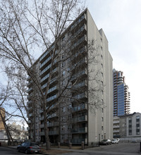 Granada Apartments in Calgary, AB - Building Photo - Building Photo