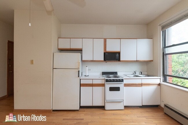 633 W Barry Ave, Unit A07C in Chicago, IL - Building Photo - Building Photo