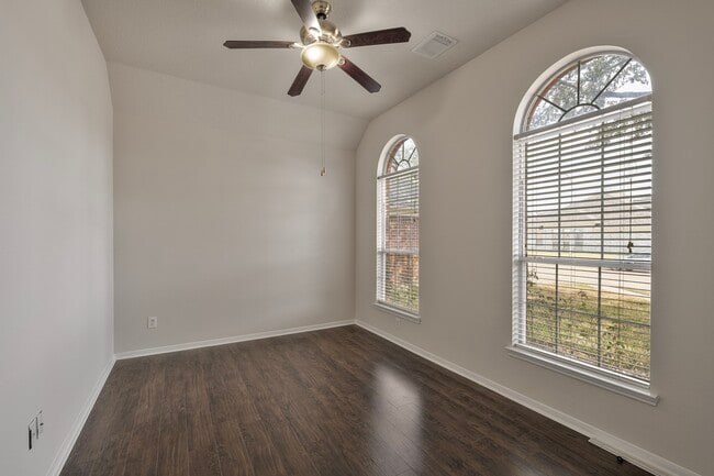 property at 2107 Auburn Vale St