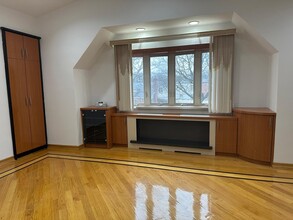 65-35 Fitchett St-Unit -2nd Floor in Queens, NY - Building Photo - Building Photo
