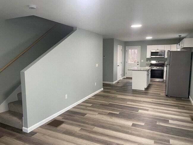 82 Park Ave in Enfield, CT - Building Photo - Building Photo