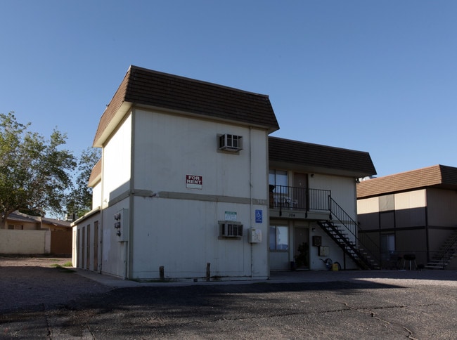 304 Eastminister in Henderson, NV - Building Photo - Building Photo