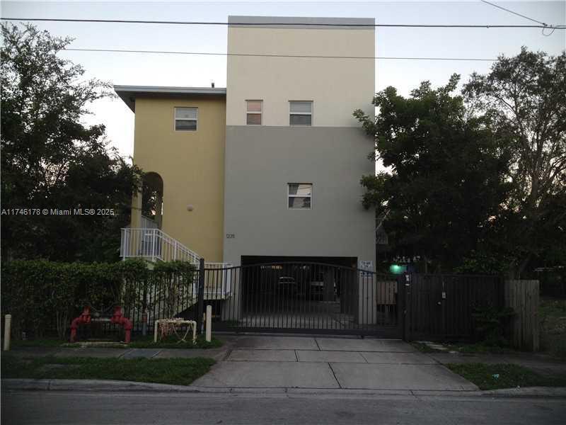 1235 NW 9th Ave in Miami, FL - Building Photo