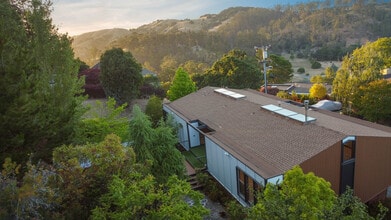 100 Wimbledon Way in San Rafael, CA - Building Photo - Building Photo