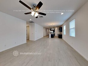 17660 W Fetlock Trl in Surprise, AZ - Foto de edificio - Building Photo