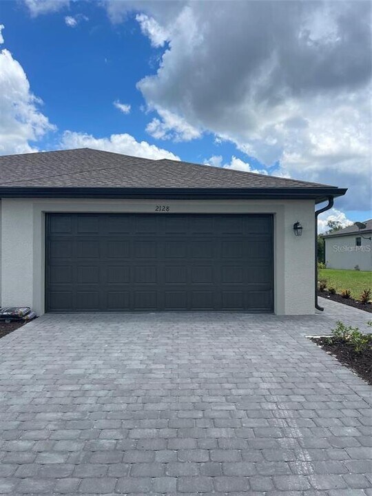 2128 Bonito Wy in Port Charlotte, FL - Building Photo