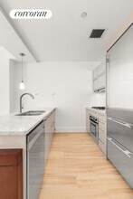 165 W 18th St in New York, NY - Building Photo - Building Photo